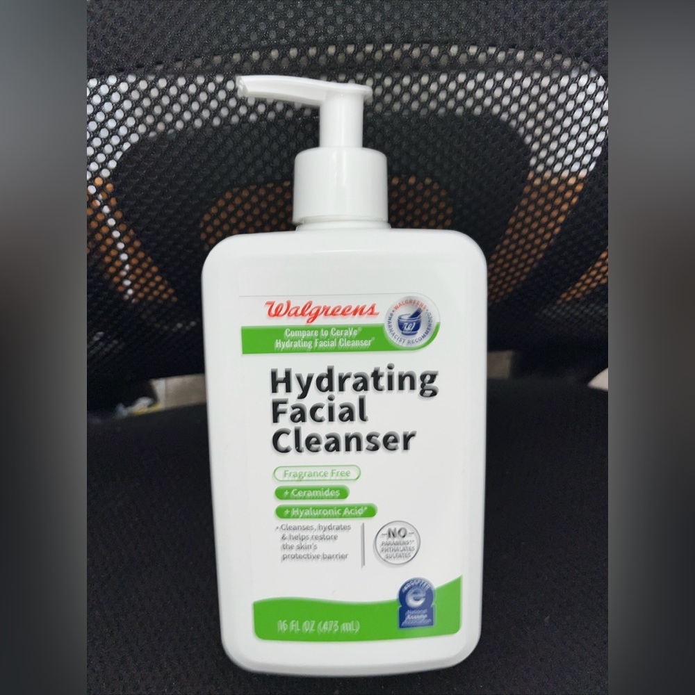 Hydrating facial cleanser